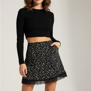 🆕💖American Eagle Black Floral Lace Skirt
